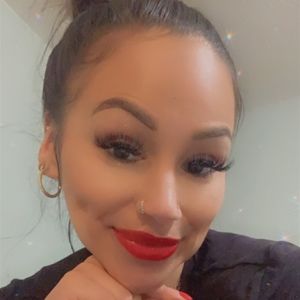 Meet your Posher, Cynthia